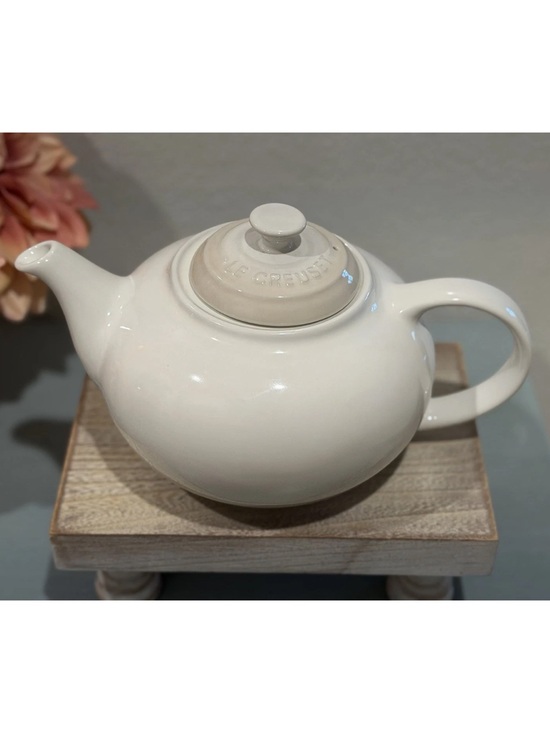 Le Creuset Other - Le Creuset 1.3L Classic Teapot
MERINGUE Stoneware Glossy Finish
Second Choix NEW